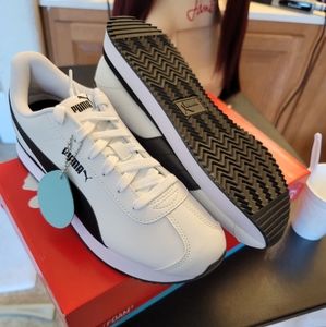 Puma shoe white w/black